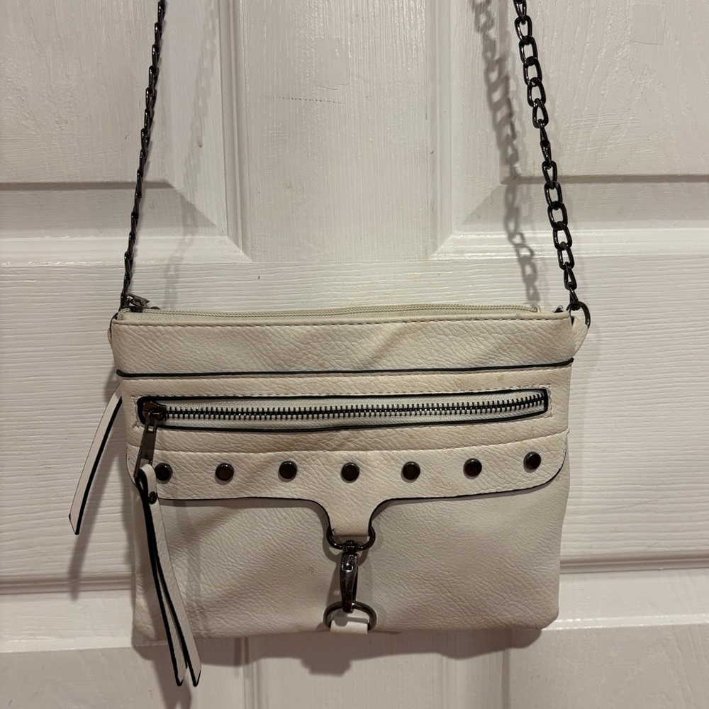 🤍 White Crossbody Crossbody Bag with Gunmetal Hardware 🤍 - Picture 3 of 5
